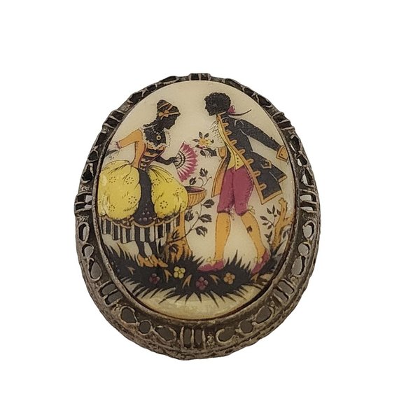 Vintage Porcelain Couple Scene In Nice Setting Brooch (A3375) - Picture 1 of 4
